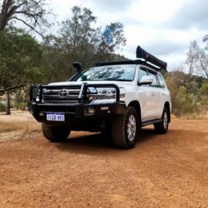 AL Landcruiser 200 Front View